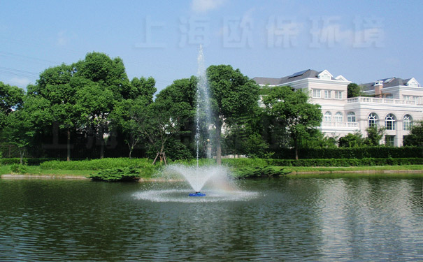 浮水噴泉曝氣機在湯臣高爾夫人工湖治理中應用（一）