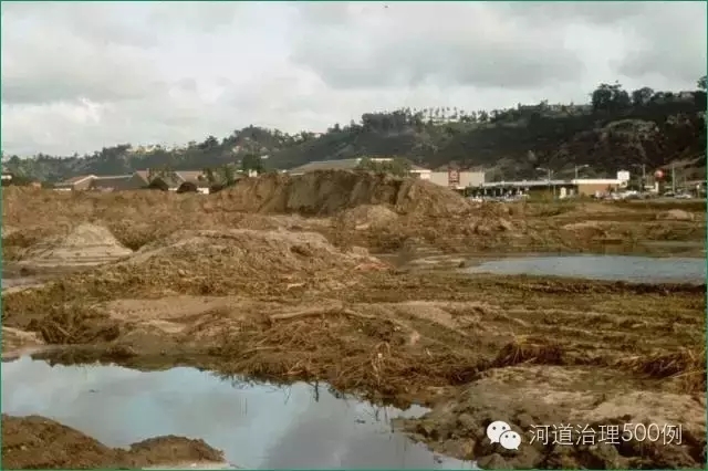 1992年，河道修復的施工過程。