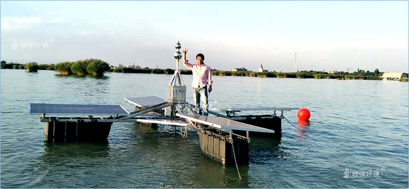 太陽能控藻機應用于西北地區5A級景區湖泊，耐嚴寒、抗風浪、抗腐蝕 該湖屬于蒸發嚴重的內陸湖，鹽度高達1000ml/L以上，設備滿足高鹽腐蝕